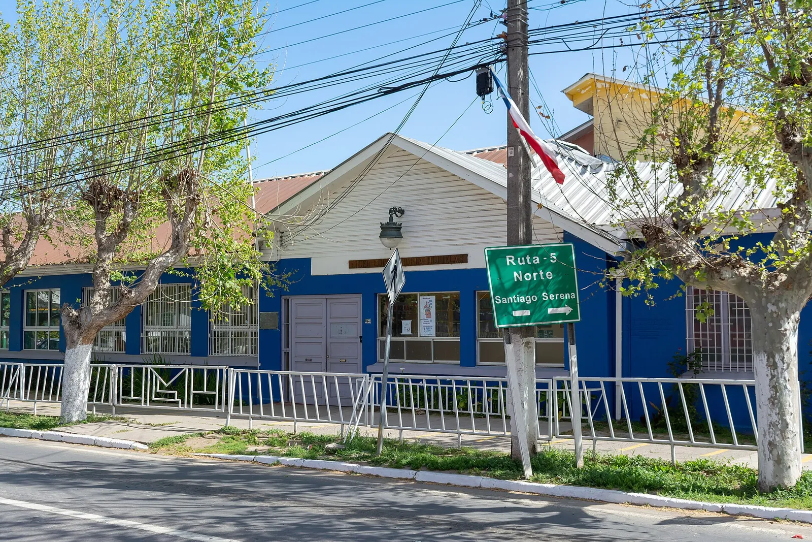 Fachada del Liceo Municipal Luis Laborda, en Hijuelas, Región de Valparaíso.